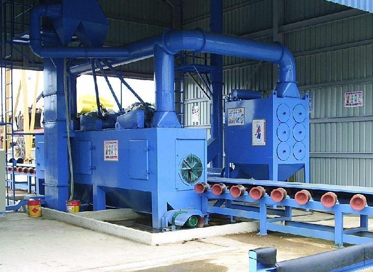 鋼管通過(guò)拋丸機(jī)